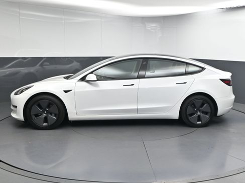 Used 2023 Tesla Model 3 Standard Range image 5
