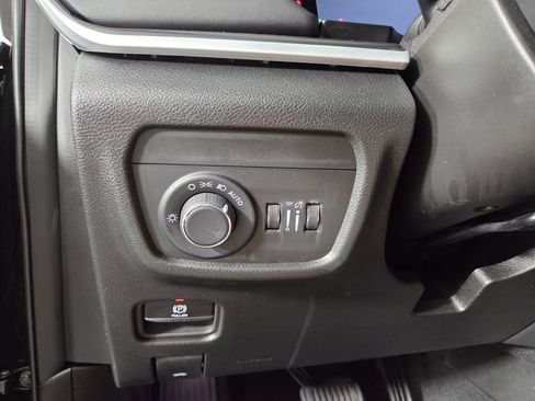 Used 2025 Jeep Grand Cherokee Altitude image 21