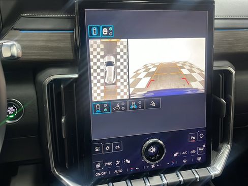 Used 2025 GMC Acadia Denali w/ Super Cruise Package FWD image 10