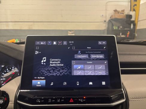 Used 2025 Jeep Compass Limited image 2