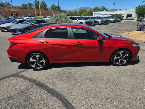 Used 2021 Hyundai Elantra Limited FWD image 6