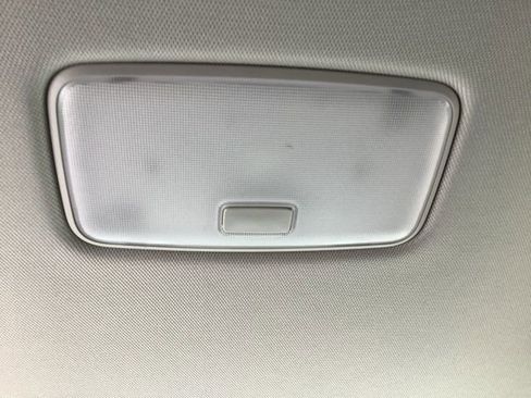 Used 2023 Toyota Venza XLE AWD/4WD image 13