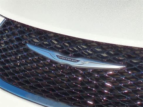 New 2026 Chrysler Pacifica Select image 12