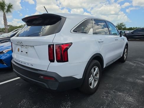 Used 2022 Kia Sorento LX FWD image 10