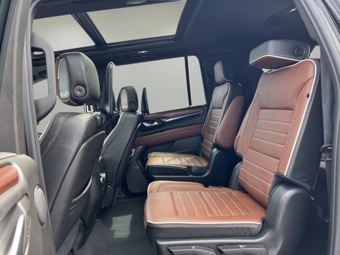 Used 2023 GMC Yukon XL Denali Ultimate image 10