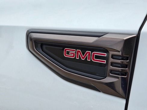 Used 2025 GMC Yukon AT4 Ultimate w/ LPO, AT4 Appearance Package AWD/4WD image 9