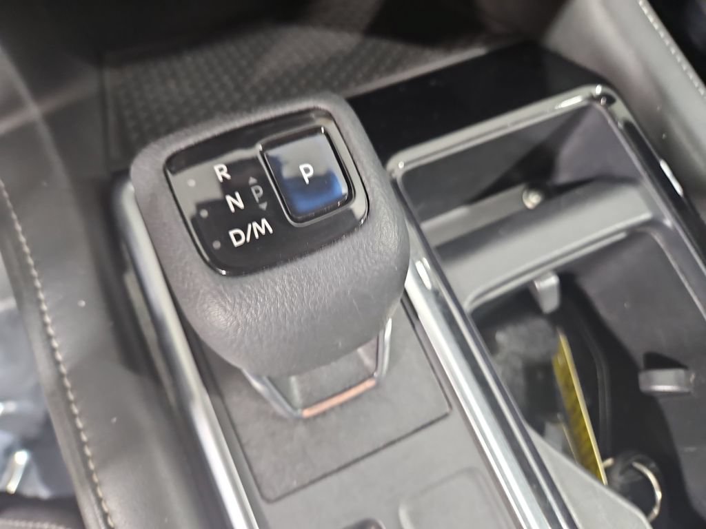 Used 2022 Nissan Pathfinder SV AWD/4WD image 23