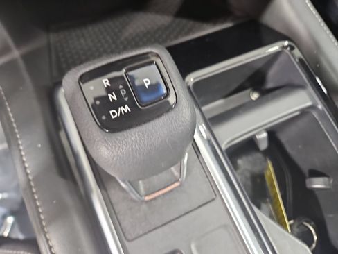 Used 2022 Nissan Pathfinder SV AWD/4WD image 23