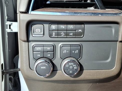 Used 2025 Chevrolet Tahoe Z71 w/ Comfort Package AWD/4WD image 27