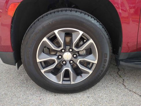 Used 2021 Chevrolet Tahoe LT w/ LT Signature Package image 32