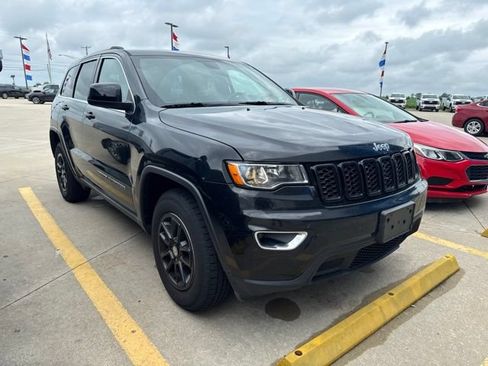 Used 2019 Jeep Grand Cherokee Laredo w/ Security & Convenience Group AWD/4WD image 8