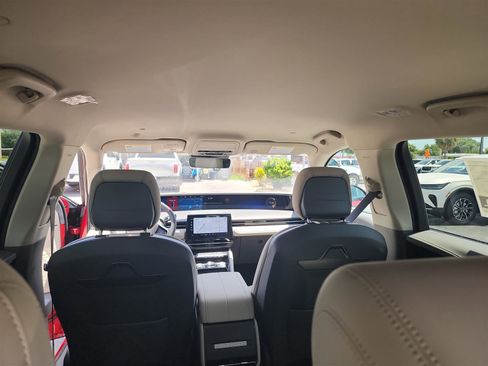 New 2025 Lincoln Nautilus Premier image 22