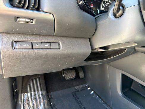 Used 2022 Nissan Pathfinder SL image 18