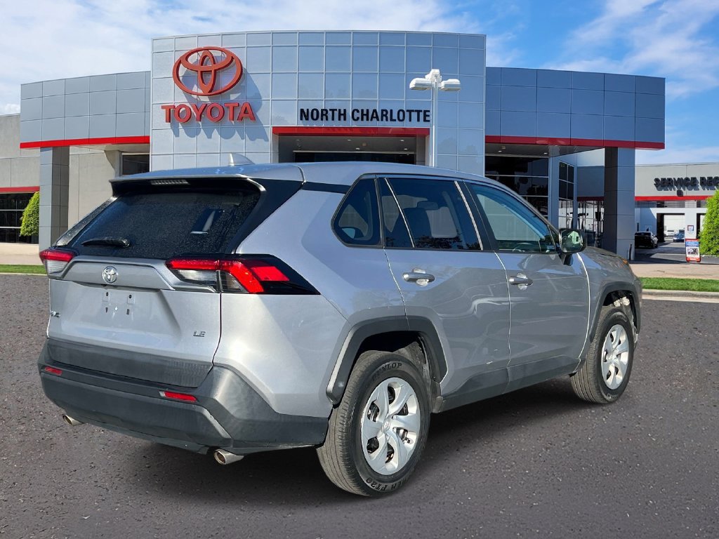 Used 2022 Toyota RAV4 LE FWD image 8