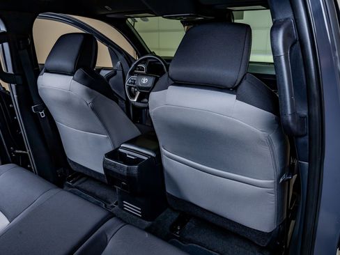 Used 2025 Toyota Tacoma TRD Off-Road image 32