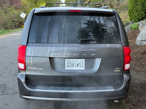 Used 2016 Dodge Grand Caravan SXT image 5