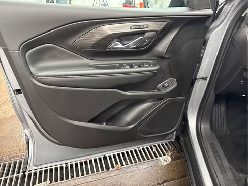 Used 2024 GMC Terrain SLT image 25