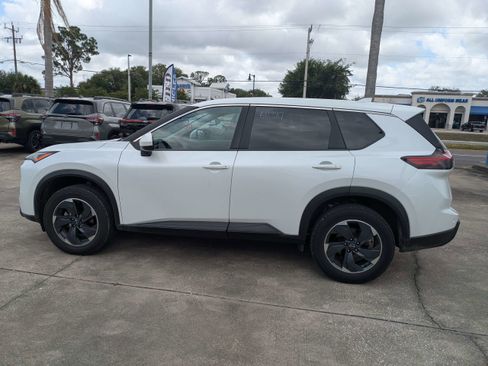 Used 2024 Nissan Rogue SV FWD image 7