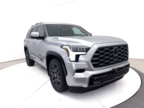 Used 2025 Toyota Sequoia Platinum w/ Tow Technology Package AWD/4WD image 13