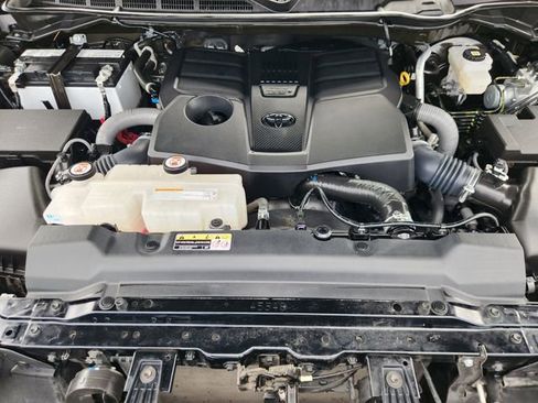 Used 2024 Toyota Tundra Platinum image 31