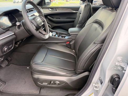 New 2026 Jeep Grand Cherokee Limited AWD/4WD image 7