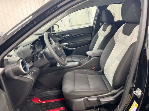 Used 2024 Chevrolet Trax LS w/ LS Convenience Package image 19
