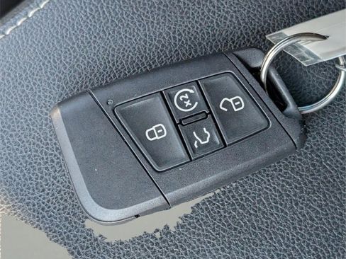 Used 2022 Volkswagen Tiguan SEL R-Line image 31