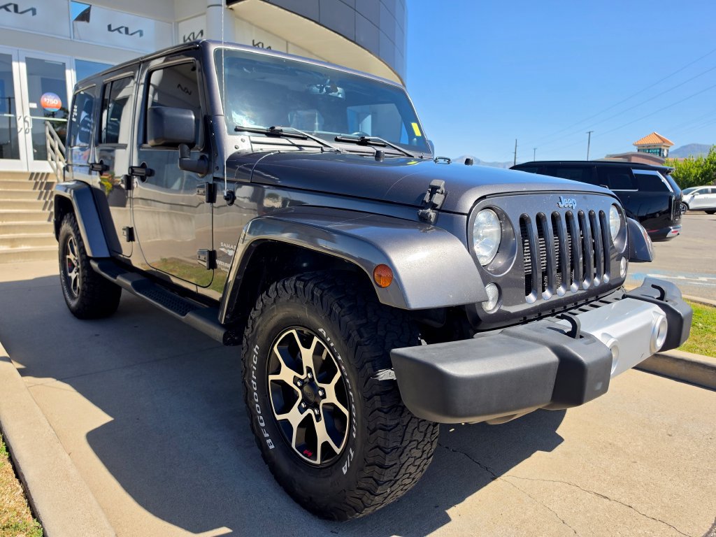 Used 2014 Jeep Wrangler Unlimited Sahara w/ Max Tow Package AWD/4WD image 3