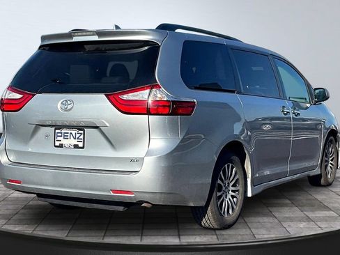 Used 2019 Toyota Sienna XLE FWD image 6