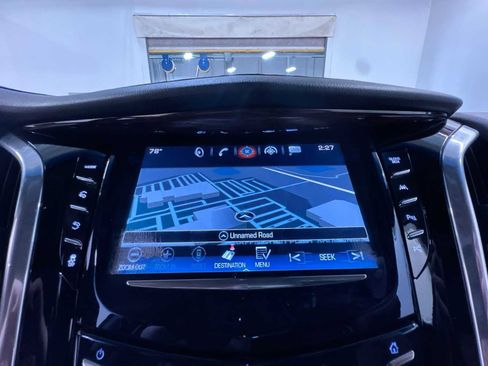 Used 2018 Cadillac Escalade Luxury AWD/4WD image 25