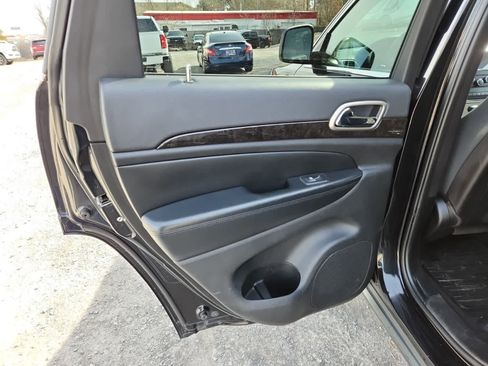 Used 2012 Jeep Grand Cherokee Laredo w/ Laredo E Group image 27