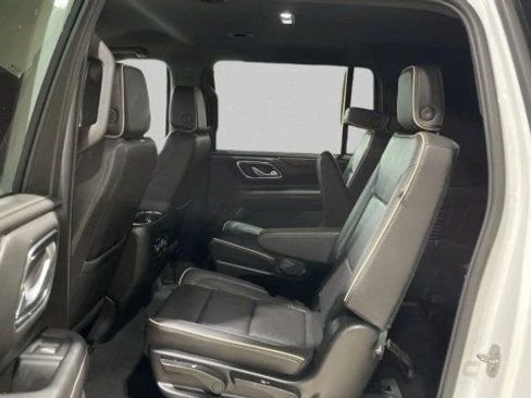 Used 2023 Chevrolet Suburban Premier image 11