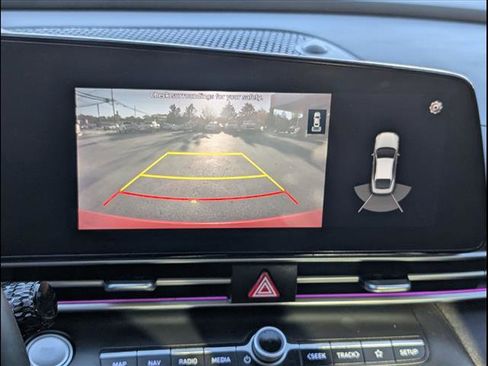 Used 2021 Hyundai Elantra Limited image 9