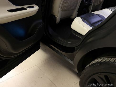 Used 2020 Jaguar F-PACE S image 29