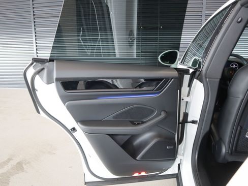 Certified 2025 Porsche Macan 4S Electric image 24