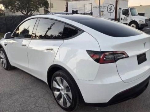Used 2021 Tesla Model Y Long Range AWD/4WD image 23