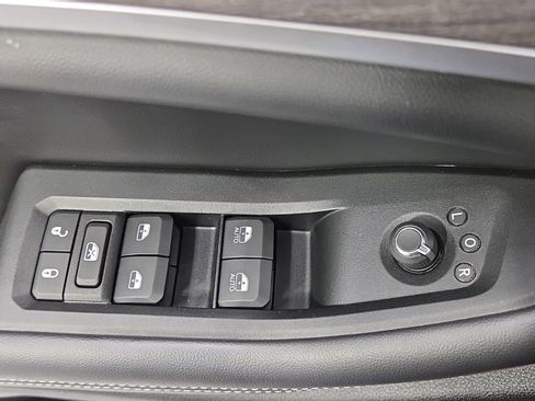 Used 2024 Jeep Grand Cherokee Limited w/ Luxury Tech Group II image 34