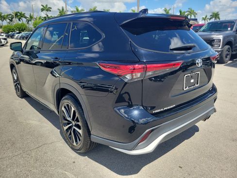 Used 2021 Toyota Highlander XSE FWD image 7