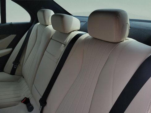 Certified 2023 Mercedes-Benz E 350 4MATIC Sedan image 9