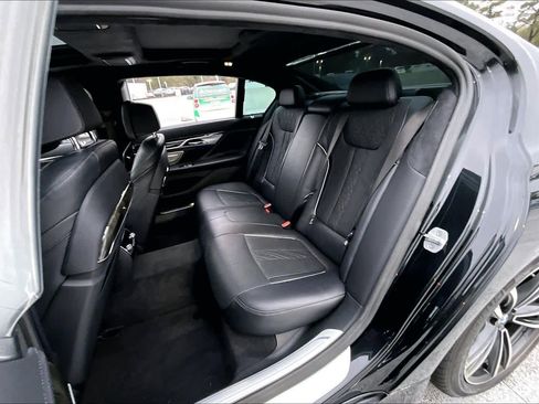 Used 2020 BMW 745e xDrive image 19