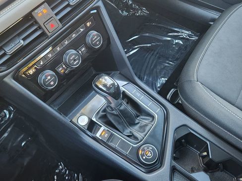 Certified 2024 Volkswagen Taos SE image 24