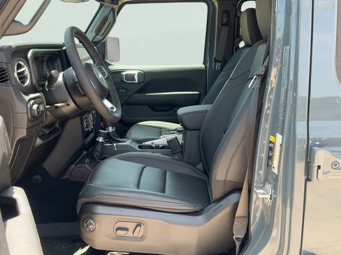 New 2026 Jeep Wrangler Unlimited Sahara w/ Safety Group AWD/4WD image 19