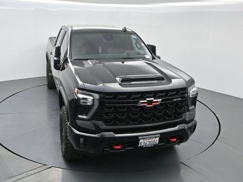 Used 2025 Chevrolet Silverado 2500 ZR2 w/ Technology Package image 43