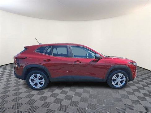 Used 2025 Chevrolet Trax LS image 4