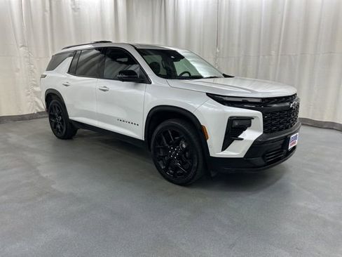 Used 2025 Chevrolet Traverse RS image 1