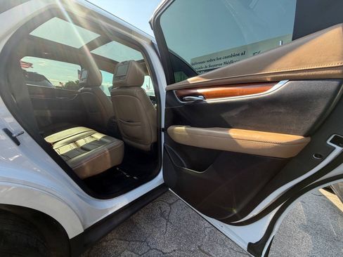 Used 2017 Cadillac XT5 Platinum w/ Driver Assist Package AWD/4WD image 21
