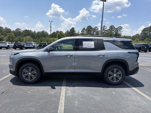 New 2026 Chevrolet Traverse LT w/ Driver Confidence Package FWD image 8