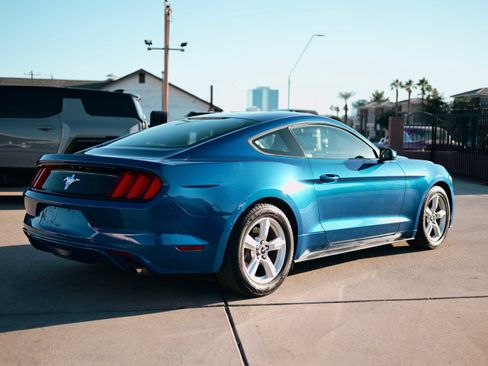 Used 2017 Ford Mustang Coupe image 4