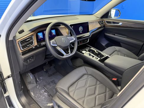 Certified 2025 Volkswagen Atlas SE w/ Panoramic Sunroof Package AWD/4WD image 11
