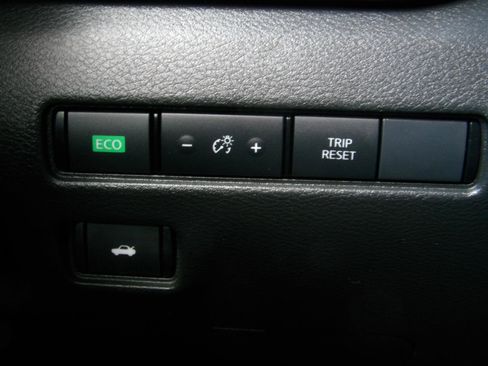 Certified 2025 Nissan Sentra SV image 28